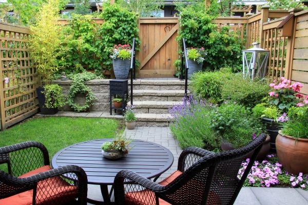 Small Yard Landscaping in Bountiful